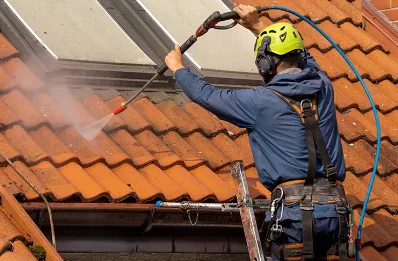 Démoussage et hydrofuge de toiture à Sireuil