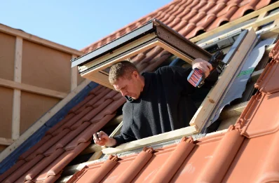 Pose de fenêtres de toit Velux à Sireuil